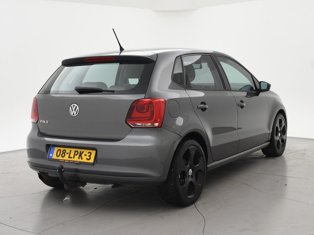 Volkswagen Polo 1.2 TSI 105 PK 5-DEURS GTI LOOK + TREKHAAK | 17 INCH | PRIVACY GLASS