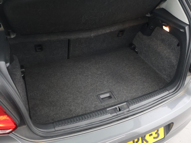 Volkswagen Polo 1.2 TSI 105 PK 5-DEURS GTI LOOK + TREKHAAK | 17 INCH | PRIVACY GLASS