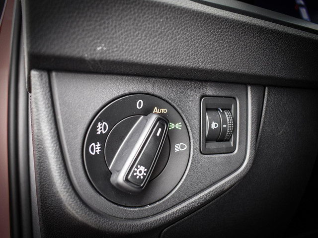 Volkswagen Polo 1.0 TSI 95PK DSG R-Line · Apple Android Car Play · Camera · Clima · Navigatie · Draadloos laden · Getint glas · Garantie t m 22-