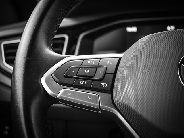 Volkswagen Polo 1.0 TSI 95PK DSG R-Line · Apple Android Car Play · Camera · Clima · Navigatie · Draadloos laden · Getint glas · Garantie t m 22-