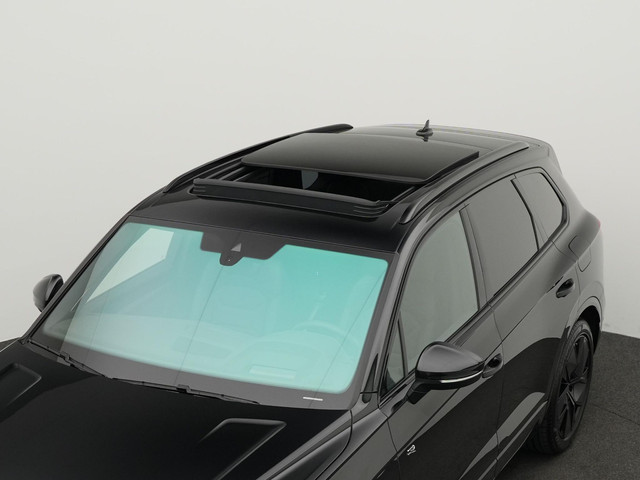 Volkswagen Touareg 3.0 TSi 462 pk tiptronic eHybrid 4MOTION | Panoramadak | Trekhaak | Puglia Leder | Nachtzicht | Head-Up Display | Geheugenstoele