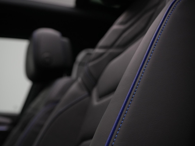 Volkswagen Touareg 3.0 TSi 462 pk tiptronic eHybrid 4MOTION | Panoramadak | Trekhaak | Puglia Leder | Nachtzicht | Head-Up Display | Geheugenstoele