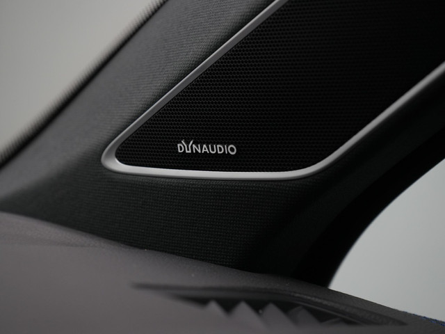 Volkswagen Touareg 3.0 TSi 462 pk tiptronic eHybrid 4MOTION | Panoramadak | Trekhaak | Puglia Leder | Nachtzicht | Head-Up Display | Geheugenstoele