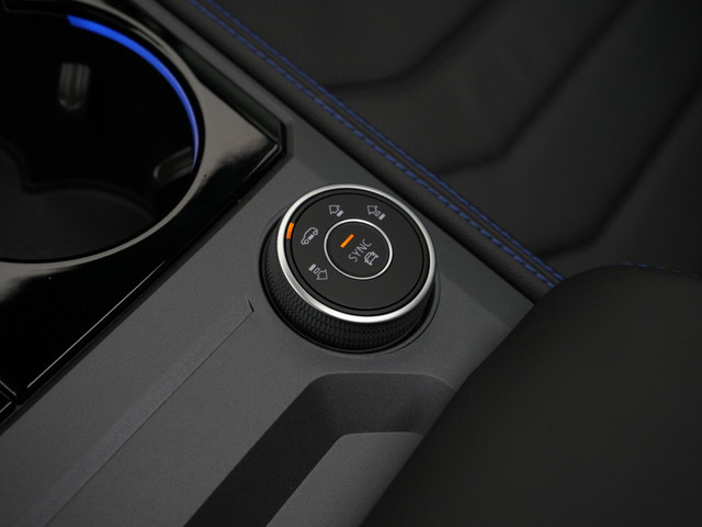 Volkswagen Touareg 3.0 TSi 462 pk tiptronic eHybrid 4MOTION | Panoramadak | Trekhaak | Puglia Leder | Nachtzicht | Head-Up Display | Geheugenstoele