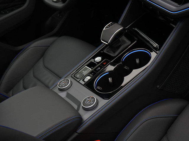 Volkswagen Touareg 3.0 TSi 462 pk tiptronic eHybrid 4MOTION | Panoramadak | Trekhaak | Puglia Leder | Nachtzicht | Head-Up Display | Geheugenstoele