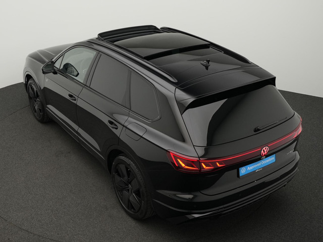 Volkswagen Touareg 3.0 TSi 462 pk tiptronic eHybrid 4MOTION | Panoramadak | Trekhaak | Puglia Leder | Nachtzicht | Head-Up Display | Geheugenstoele