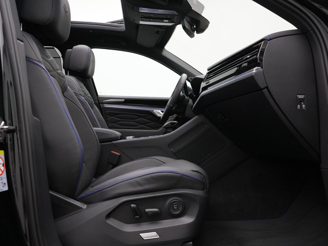 Volkswagen Touareg 3.0 TSi 462 pk tiptronic eHybrid 4MOTION | Panoramadak | Trekhaak | Puglia Leder | Nachtzicht | Head-Up Display | Geheugenstoele