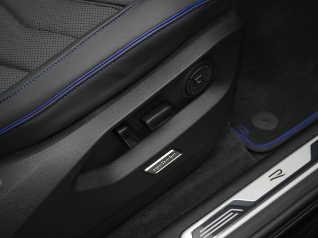 Volkswagen Touareg 3.0 TSi 462 pk tiptronic eHybrid 4MOTION | Panoramadak | Trekhaak | Puglia Leder | Nachtzicht | Head-Up Display | Geheugenstoele