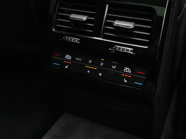 Volkswagen Touareg 3.0 TSi 462 pk tiptronic eHybrid 4MOTION | Panoramadak | Trekhaak | Puglia Leder | Nachtzicht | Head-Up Display | Geheugenstoele