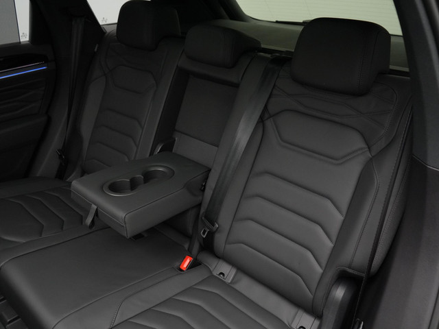 Volkswagen Touareg 3.0 TSi 462 pk tiptronic eHybrid 4MOTION | Panoramadak | Trekhaak | Puglia Leder | Nachtzicht | Head-Up Display | Geheugenstoele