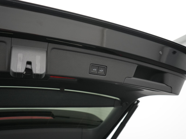 Volkswagen Touareg 3.0 TSi 462 pk tiptronic eHybrid 4MOTION | Panoramadak | Trekhaak | Puglia Leder | Nachtzicht | Head-Up Display | Geheugenstoele