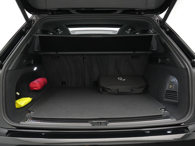 Volkswagen Touareg 3.0 TSi 462 pk tiptronic eHybrid 4MOTION | Panoramadak | Trekhaak | Puglia Leder | Nachtzicht | Head-Up Display | Geheugenstoele