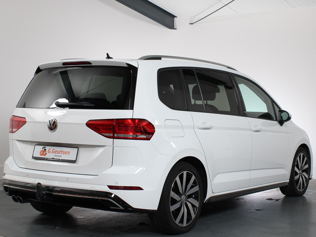 Volkswagen Touran 1.4 TSI Connected Series, R-line, 7-Persoons, Trekhaak, Apple Carplay Andriod auto, ACC,