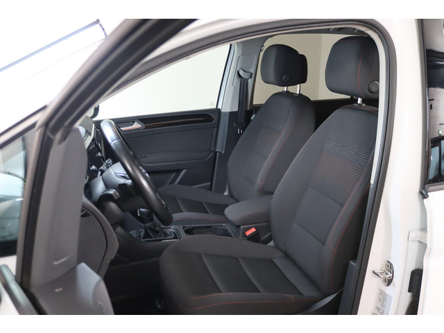 Volkswagen Touran 1.4 TSI Connected Series, R-line, 7-Persoons, Trekhaak, Apple Carplay Andriod auto, ACC,