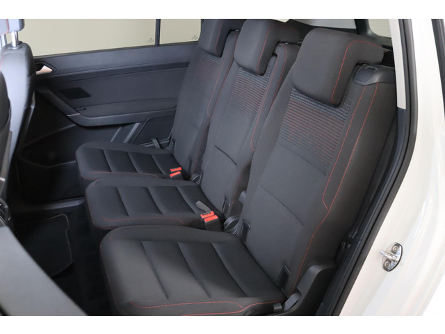 Volkswagen Touran 1.4 TSI Connected Series, R-line, 7-Persoons, Trekhaak, Apple Carplay Andriod auto, ACC,