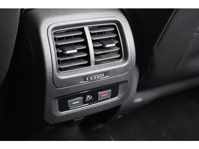 Volkswagen Touran 1.4 TSI Connected Series, R-line, 7-Persoons, Trekhaak, Apple Carplay Andriod auto, ACC,