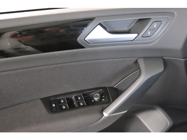 Volkswagen Touran 1.4 TSI Connected Series, R-line, 7-Persoons, Trekhaak, Apple Carplay Andriod auto, ACC,