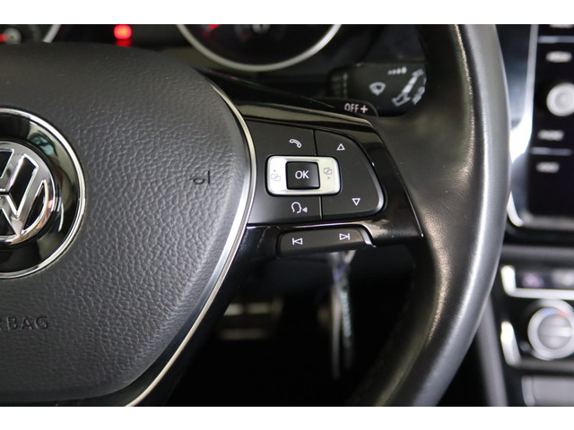 Volkswagen Touran 1.4 TSI Connected Series, R-line, 7-Persoons, Trekhaak, Apple Carplay Andriod auto, ACC,