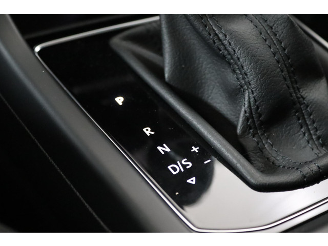 Volkswagen Touran 1.4 TSI Connected Series, R-line, 7-Persoons, Trekhaak, Apple Carplay Andriod auto, ACC,