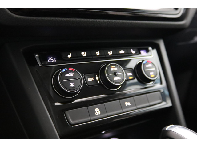 Volkswagen Touran 1.4 TSI Connected Series, R-line, 7-Persoons, Trekhaak, Apple Carplay Andriod auto, ACC,