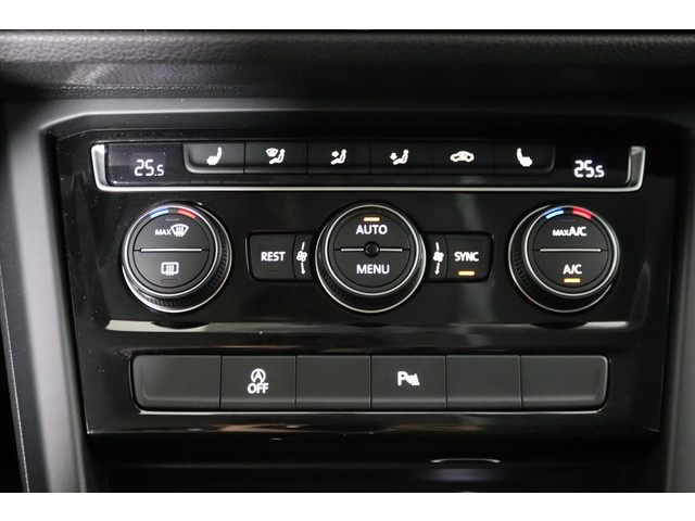 Volkswagen Touran 1.4 TSI Connected Series, R-line, 7-Persoons, Trekhaak, Apple Carplay Andriod auto, ACC,