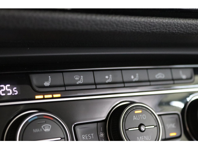 Volkswagen Touran 1.4 TSI Connected Series, R-line, 7-Persoons, Trekhaak, Apple Carplay Andriod auto, ACC,