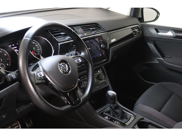 Volkswagen Touran 1.4 TSI Connected Series, R-line, 7-Persoons, Trekhaak, Apple Carplay Andriod auto, ACC,