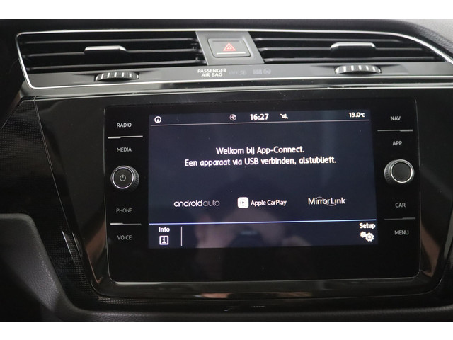 Volkswagen Touran 1.4 TSI Connected Series, R-line, 7-Persoons, Trekhaak, Apple Carplay Andriod auto, ACC,