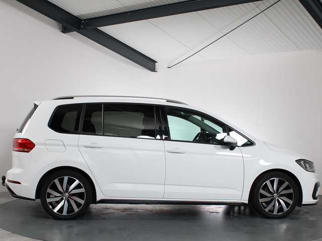 Volkswagen Touran 1.4 TSI Connected Series, R-line, 7-Persoons, Trekhaak, Apple Carplay Andriod auto, ACC,