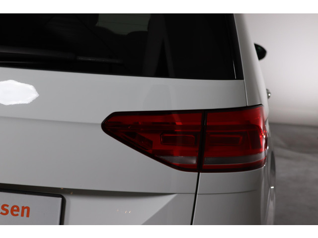 Volkswagen Touran 1.4 TSI Connected Series, R-line, 7-Persoons, Trekhaak, Apple Carplay Andriod auto, ACC,