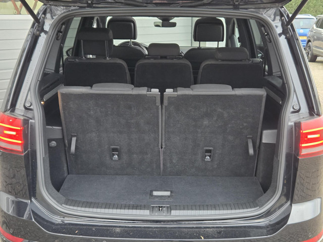 Volkswagen Touran 1.4 TSI Highline 2x R-line, 7-Persoons, Panoramadak, LED, Trekhaak.