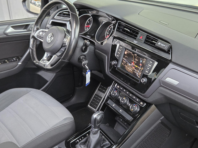 Volkswagen Touran 1.4 TSI Highline 2x R-line, 7-Persoons, Panoramadak, LED, Trekhaak.