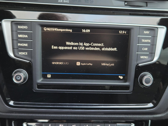 Volkswagen Touran 1.4 TSI Highline 2x R-line, 7-Persoons, Panoramadak, LED, Trekhaak.