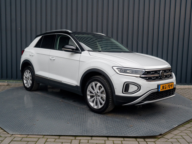 volkswagen-t-roc-1.5-tsi-150pk-dsg-style---trekhaak-afnb.---iq-light---allseason-banden---prijs-rijklaar--