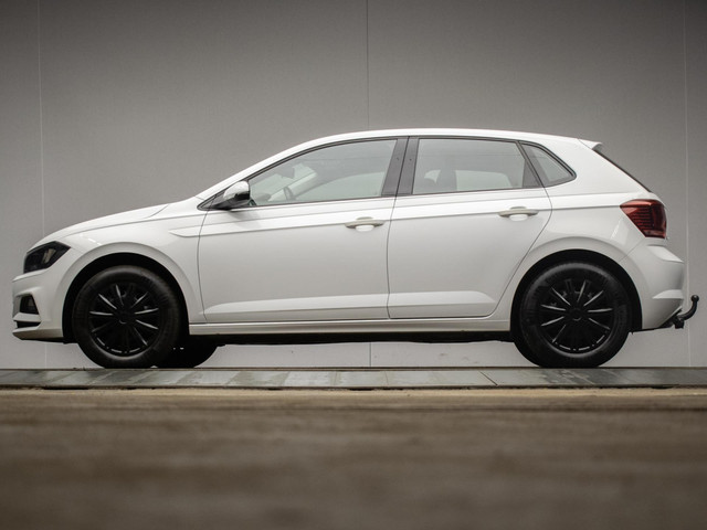 Volkswagen Polo 1.0 TSI Comfortline Sport (APPLE CARPLAY,GROOT NAVI,LED,CRUISE,TREKHAAK,DAB,SPORTSTOELEN,NETTE STAAT)