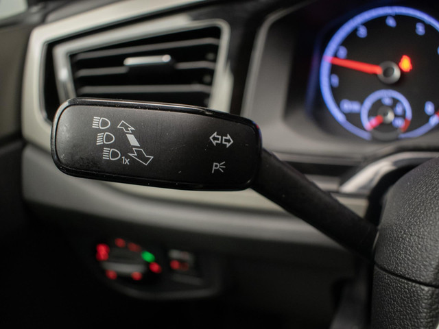 Volkswagen Polo 1.0 TSI Comfortline Sport (APPLE CARPLAY,GROOT NAVI,LED,CRUISE,TREKHAAK,DAB,SPORTSTOELEN,NETTE STAAT)