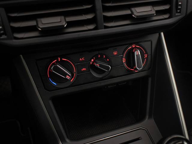 Volkswagen Polo 1.0 TSI Comfortline Sport (APPLE CARPLAY,GROOT NAVI,LED,CRUISE,TREKHAAK,DAB,SPORTSTOELEN,NETTE STAAT)