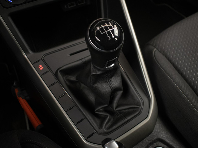 Volkswagen Polo 1.0 TSI Comfortline Sport (APPLE CARPLAY,GROOT NAVI,LED,CRUISE,TREKHAAK,DAB,SPORTSTOELEN,NETTE STAAT)