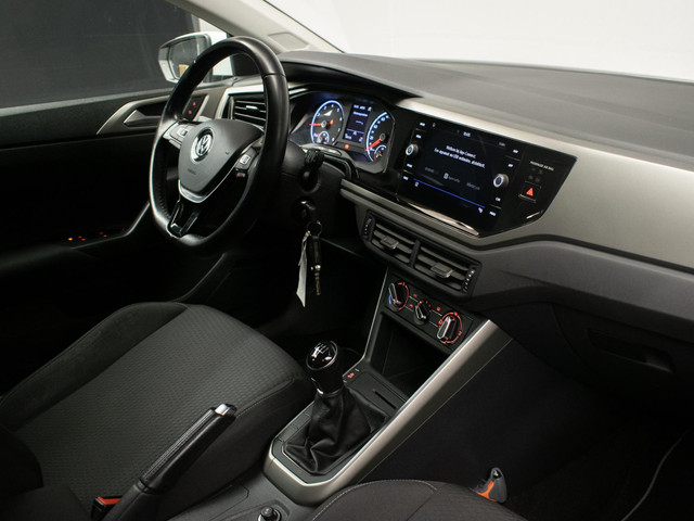 Volkswagen Polo 1.0 TSI Comfortline Sport (APPLE CARPLAY,GROOT NAVI,LED,CRUISE,TREKHAAK,DAB,SPORTSTOELEN,NETTE STAAT)