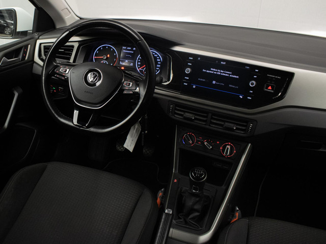 Volkswagen Polo 1.0 TSI Comfortline Sport (APPLE CARPLAY,GROOT NAVI,LED,CRUISE,TREKHAAK,DAB,SPORTSTOELEN,NETTE STAAT)