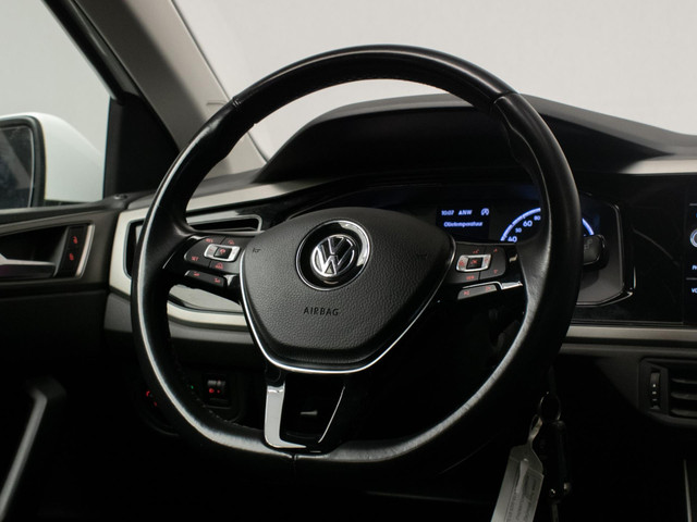 Volkswagen Polo 1.0 TSI Comfortline Sport (APPLE CARPLAY,GROOT NAVI,LED,CRUISE,TREKHAAK,DAB,SPORTSTOELEN,NETTE STAAT)