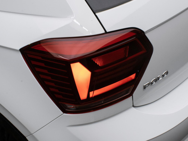 Volkswagen Polo 1.0 TSI Comfortline Sport (APPLE CARPLAY,GROOT NAVI,LED,CRUISE,TREKHAAK,DAB,SPORTSTOELEN,NETTE STAAT)