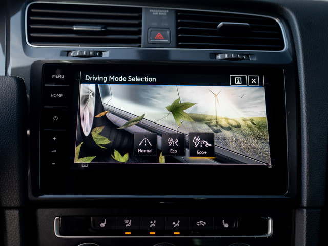 Volkswagen e-Golf | Camera | Keyless | Warmtepomp | Stoelverw. | Adapt. Cr. Stop&Go | Virtual Cockpit | Prijs Rijklaar!!