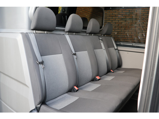 Volkswagen Crafter 2.0 TDI 177 PK L3H3 DC | Dubbel Cabine | VW Garantie tot 2029 | 7-Zitter | Bi-Xenon | Camera | CarPlay | Stoelverwarming | Trekh