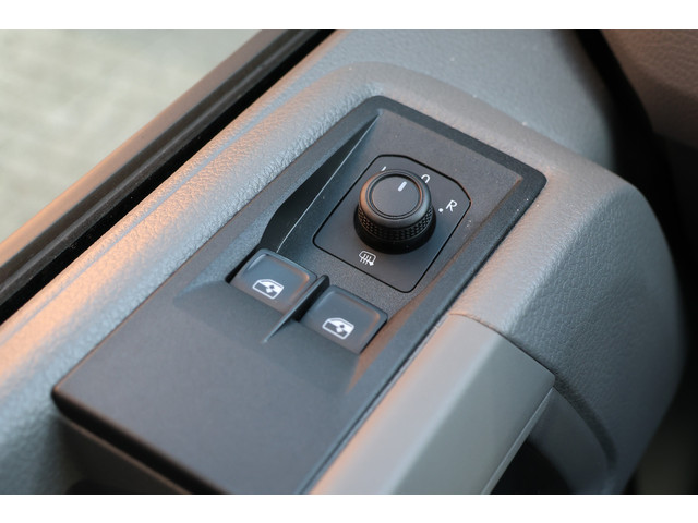 Volkswagen Crafter 2.0 TDI 177 PK L3H3 DC | Dubbel Cabine | VW Garantie tot 2029 | 7-Zitter | Bi-Xenon | Camera | CarPlay | Stoelverwarming | Trekh