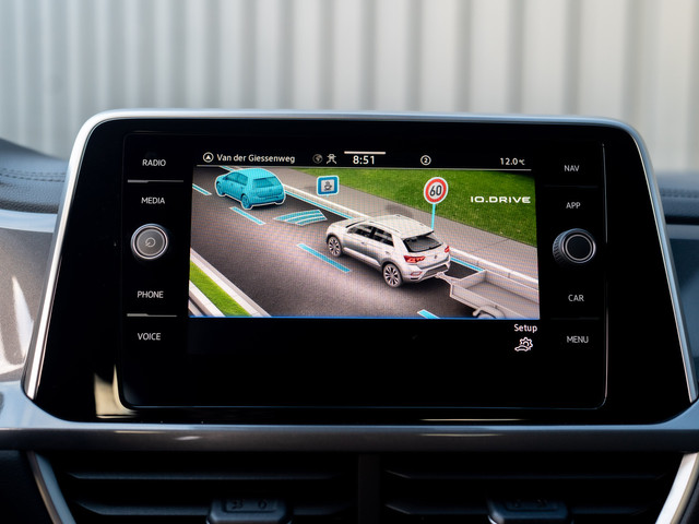 Volkswagen T-Roc 1.5 TSI 150Pk DSG Style | Trekhaak afnb. | IQ Light | Allseason banden | Prijs Rijklaar!!