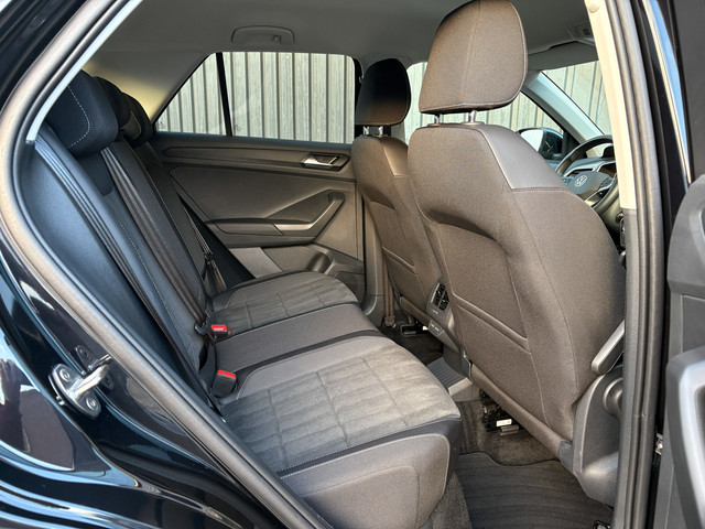 Volkswagen T-Roc 1.5 TSI 150Pk DSG Style | Trekhaak afnb. | IQ Light | Allseason banden | Prijs Rijklaar!!