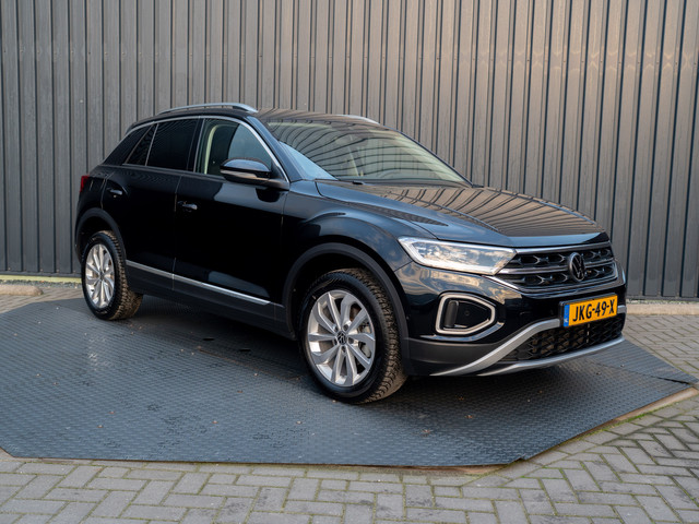 volkswagen-t-roc-1.5-tsi-150pk-dsg-style---trekhaak-afnb.---iq-light---allseason-banden---prijs-rijklaar--