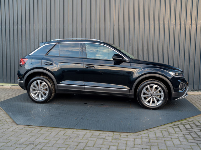 Volkswagen T-Roc 1.5 TSI 150Pk DSG Style | Trekhaak afnb. | IQ Light | Allseason banden | Prijs Rijklaar!!