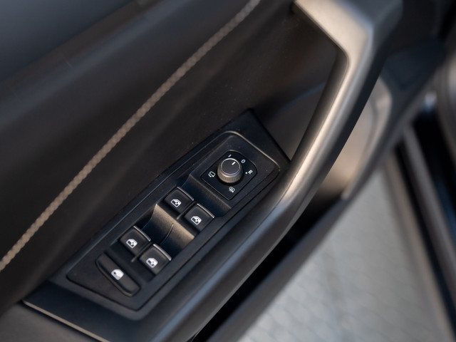 Volkswagen T-Roc 1.5 TSI 150Pk DSG Style | Trekhaak afnb. | IQ Light | Allseason banden | Prijs Rijklaar!!